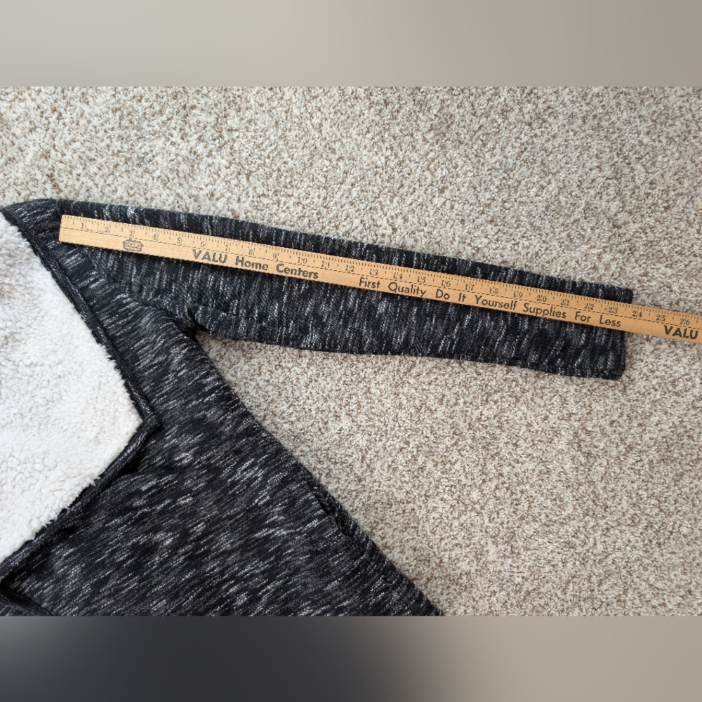 Green Tea Black and White Sherpa Cardigan Medium - Picture 7 of 11